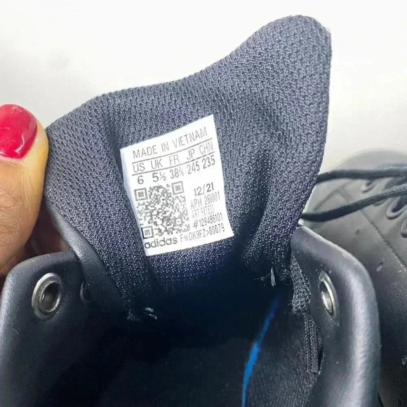 Stan Smith and Adidas Matte Black Sneakers Sz 6 - Picture 8 of 8